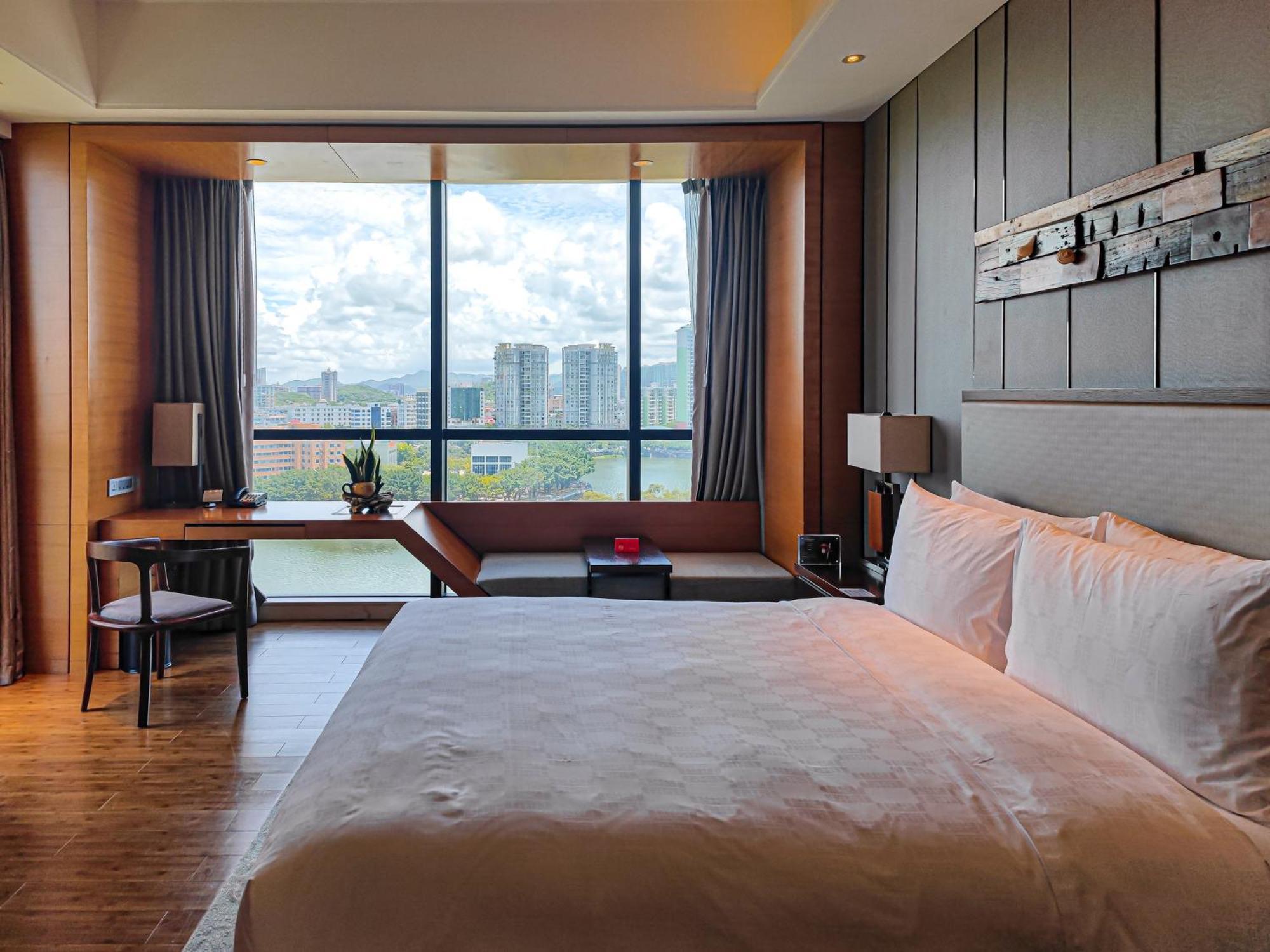 Hualuxe Yangjiang City Center Exterior photo